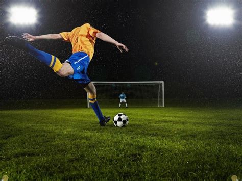 sports photographers    dramatic action shots artofit