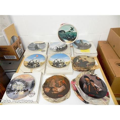 LOT OF 10 VINTAGE COLLECTIBLE PLATES