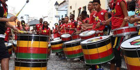 Escola Olodum Celebra Anos Espet Culo Especial No Pelourinho