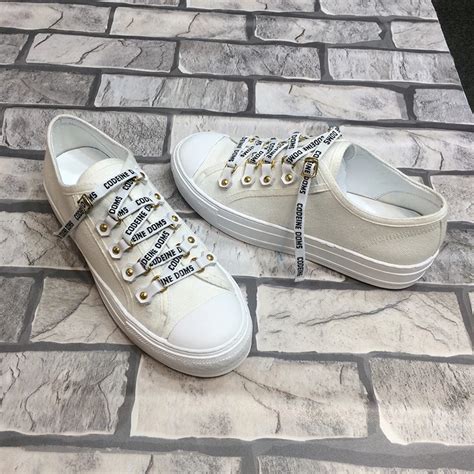 Женская парусиновая обувь с металлическим декором; модная обувь на ...