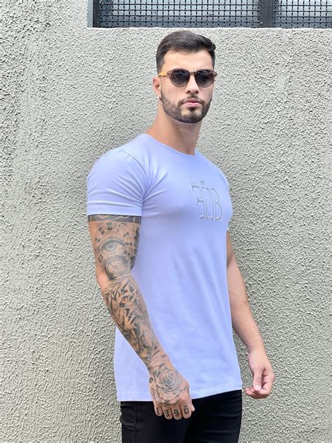 Camiseta Longline Masculina Branca Logo Relevo Prateado Imperium