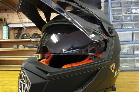 self sufficient slackers: Gear Review: LS2 Pioneer Review
