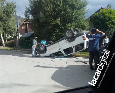 Choque seguido de vuelco en Vega San Martín Lacar Digital