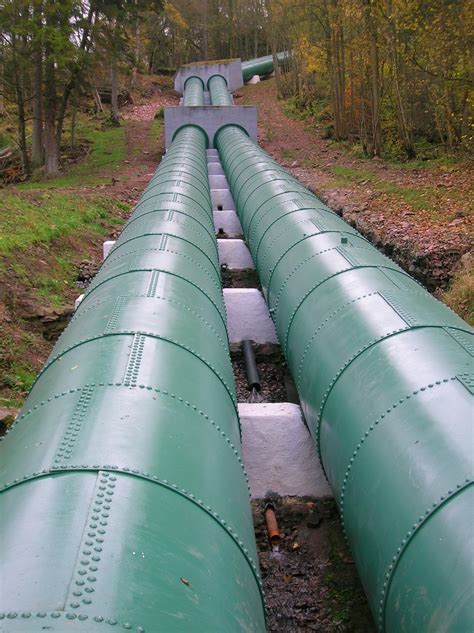 File:Bonnington Hydroelectric power station pipes.JPG - Wikimedia Commons