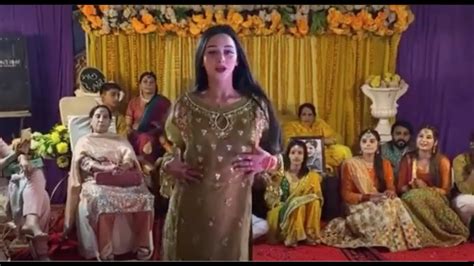 Pakistani Tiktoker Girl Mano Dance Video Viral Maira Dil Ye Pukary Ajaa