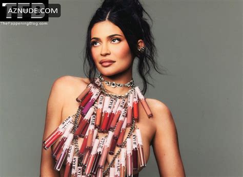 Kylie Jenner Sexy Poses Topless Showcasing Her Hot Figure In A Photoshoot For CR Fashion Book