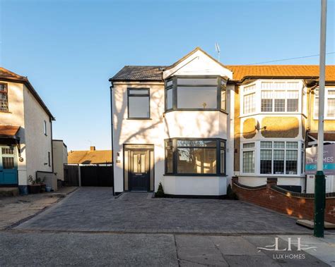 Belgrave Avenue Gidea Park 4 Bed End Of Terrace House £650 000