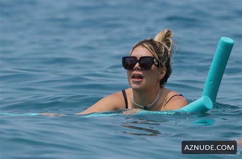 Wanda Nara Sexy And Nude Spotted Showing Off Her Hot Boobs On A Boat At
