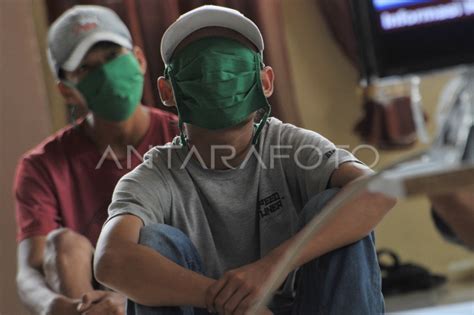 Edukasi Warga Terjaring Razia Masker Antara Foto