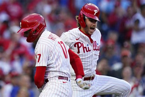 Spike This Hoskins Harper Homer Phils Rout Braves In Nlds Ap News