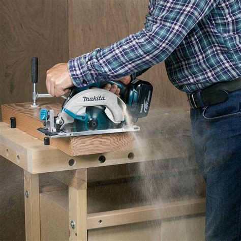 Makita DHS680Z 18V LXT Li-Ion 165mm (6-1/2") Brushless Cordles...