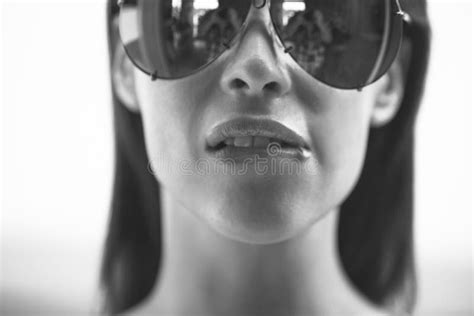 Femme Lascive Dans La Lingerie Rouge Photo Stock Image Du Rouge Luxe 119855620