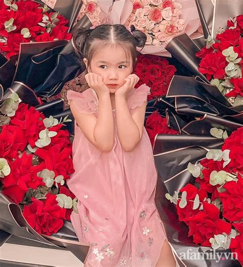 Hot mom Đăng Thư chăm con thông minh nhan sắc không tuổi khiến chị em phụ nữ ghen tị