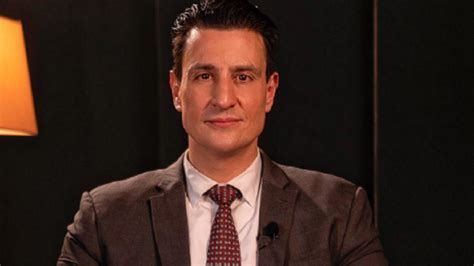 Saiba quem é apresentador gay e de direita afastado da Jovem Pan