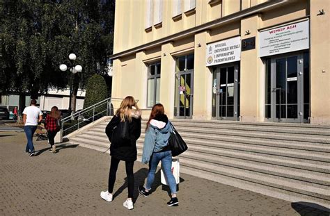 Jak Dosta Si Do Akademika Wady I Zalety Mieszkania W Domu Studenckim