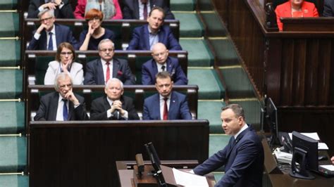 CBOS 30 proc zwolenników rządu 46 proc przeciwników Nowy Dziennik