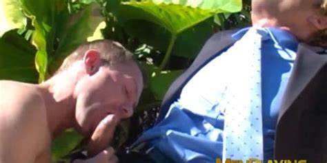 MEN PLAYING Businessman In A Classy Suit Gets Blowjob From Gay Buff