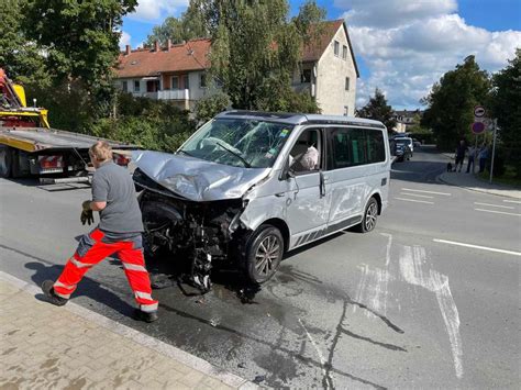 Bayreuth Autos Krachen Zusammen Drei Verletzte Bayreuth