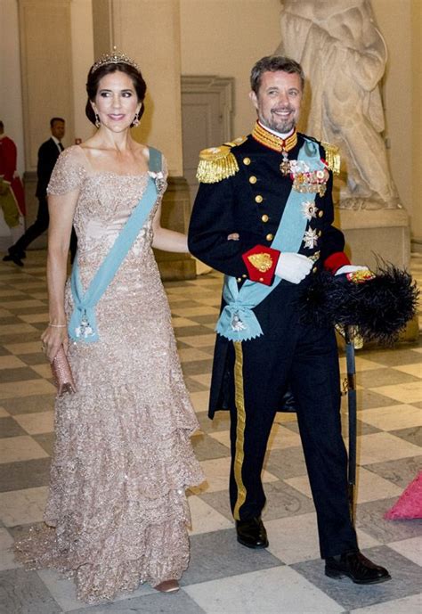 Royal Nude El Relevo Del Azul En Las Citas De Palacio Realeza Royalty Princesa Mary