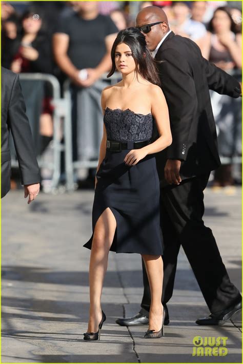 Selena Gomez Likes To Walk Around Her House Naked Photo