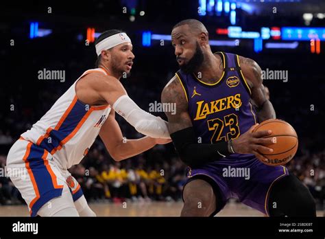 New York Knicks Josh Hart Left Defends Los Angeles Lakers Lebron
