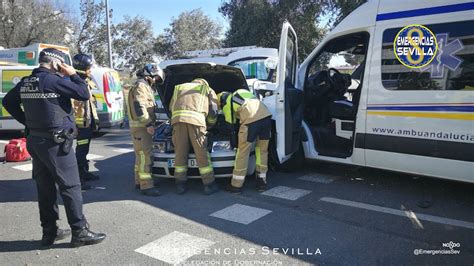 Colisi N Multiple Entre Una Ambulancia Un Taxi Y Un Turismo Con Seis