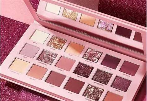 Палетка теней huda beauty nude оригинал б у Москва Личные вещи Festima Ru мониторинг