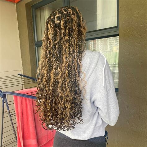 Blonde Island Twists FroHub