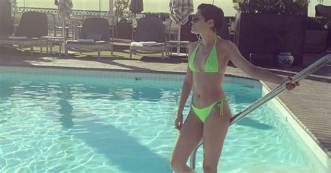 Jessie J Flaunts Her Super Toned Body In A Skimpy Bikini And Lounges By A Pool The Mirror