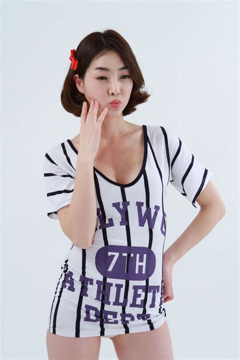 Nude photo set of Korean model: Huiling (312037)