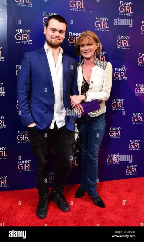 Samantha bond and hanson hi-res stock photography and images - Alamy