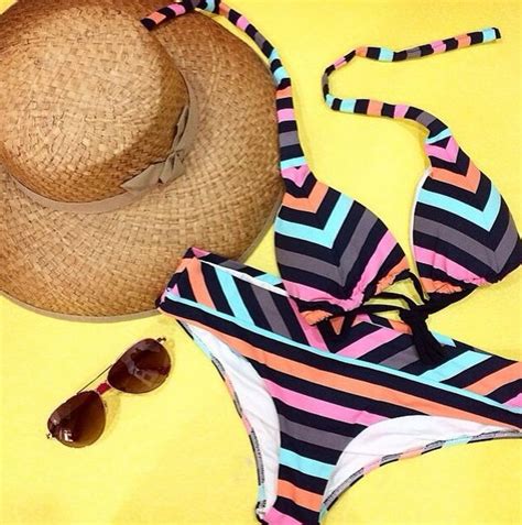 Lleva Las Rayas En Tus Looks De Playa Como Con Este Bikini Que Le Va Bien A Todos Los Tonos De