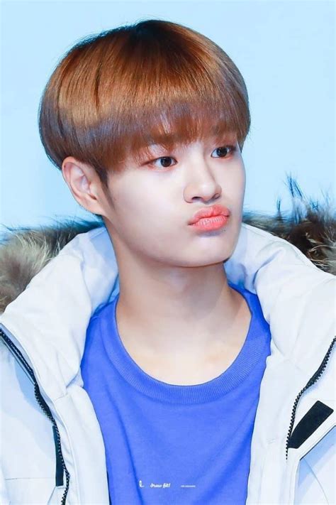 Lee Dae Hwi Des Wanna One Présente Une Sérénade Mignonne à La Fan à Qui