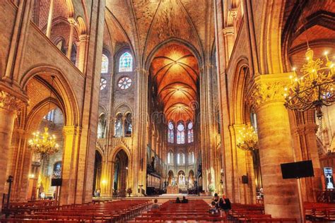 Intérieur D une Des Cathédrales Les Plus Anciennes En Europe Notre Dame