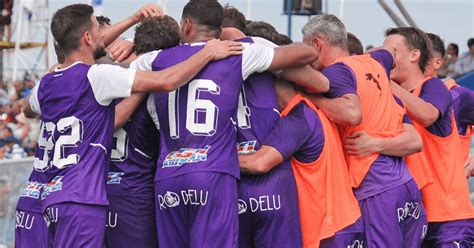 Defensor Sporting goleó 3 0 a Cerro Largo y quedó como escolta de Peñarol