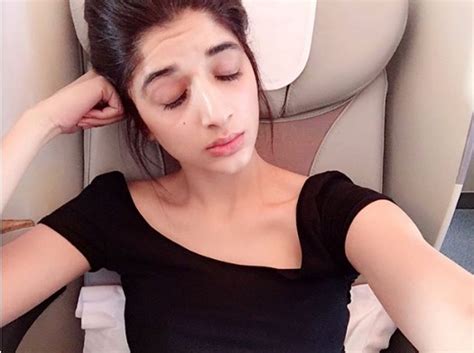 Mawra Hocane Ruthlessly Gets Bashed for this “No-Makeup” Selfie and ...