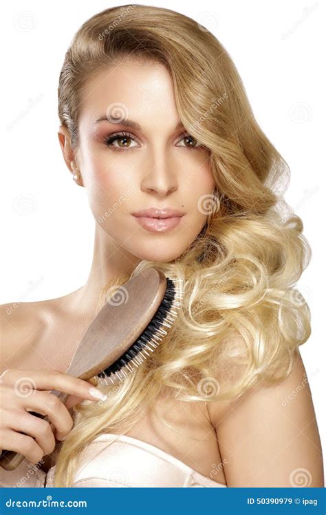 Belle Jeune Pose Modèle Blonde De Cheveux Bouclés Image stock Image du cils beau
