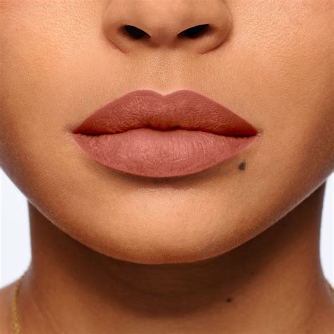 Labial Color Riche Intense Volume Matte Le Nude Defiant Cruz Verde