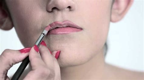 Makeup Tricks Get The Perfect Pout Youtube