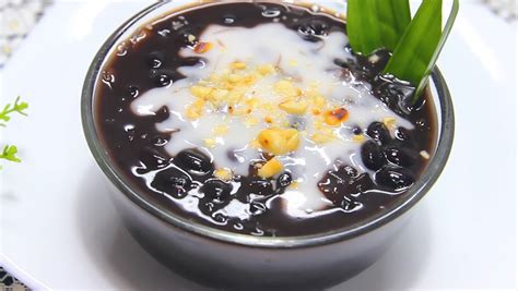 Top 15 Traditional Vietnamese Desserts You Must Try!