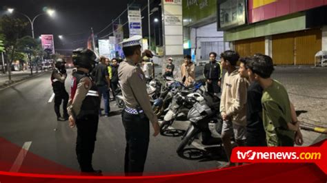 Meresahkan Kerumunan Remaja Di Gresik Diduga Akan Balap Liar