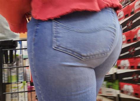 Thick College Blonde Stuffing Her Jeans For The Holidays Tight Jeans Forum