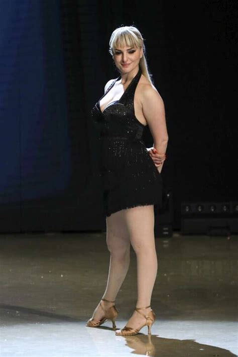 Arisa in topless a 40 è ancora più hot