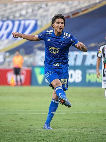 Marcelo Moreno celebra 1ºgol em 2021