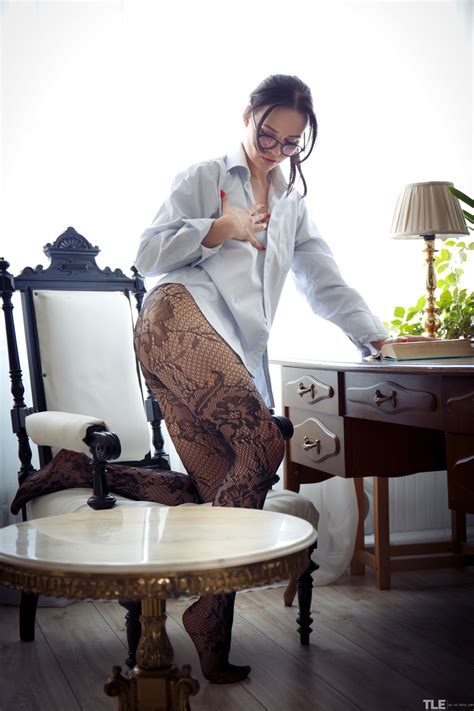 Brunette Babe With Tiny Tits Gabby Bella Masturbates In Seductive