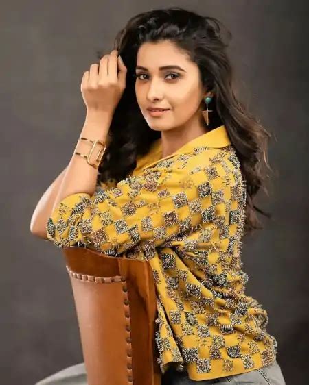 Priya Bhavani Shankar Top Hot Pics And Photo