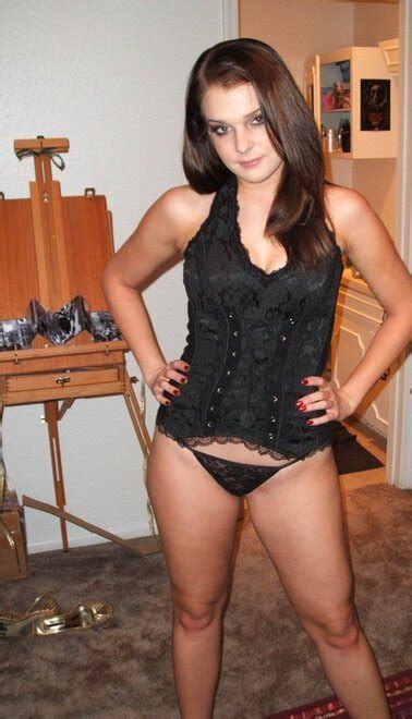 Mix Girls 10451466 Sexy Nude White Girls 142 Amateur White Girls 880x660 Porn Pic