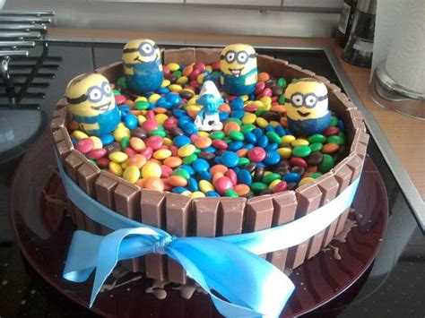Minions In A M Hot Tub Birthday Cake Kuchen Ideen Dessert Ideen Geburtstagskuchen Ideen