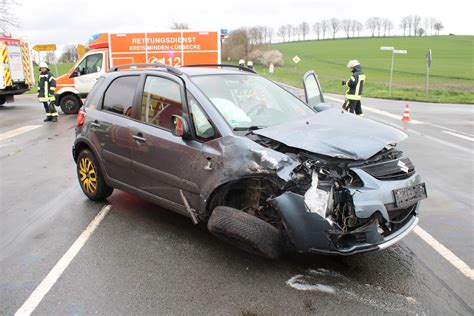 POL MI Drei Personen Bei Verkehrsunfall Leicht Verletzt Presseportal