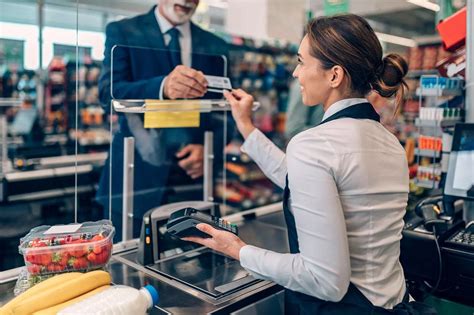 Kasjer sprzedawca to najbardziej niedoceniany zawód w Polsce